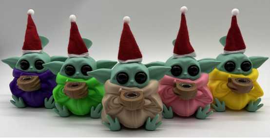 DPSP048 4.6inch  Silicone Weed Pipes Baby Yoda with christmas hat